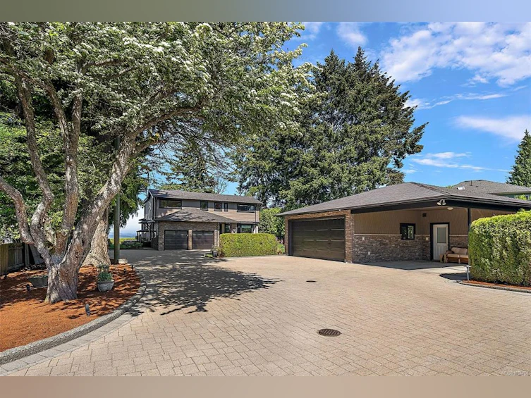 4561 Bissenden Place, Saanich, BC, V8N 3K5 - 4