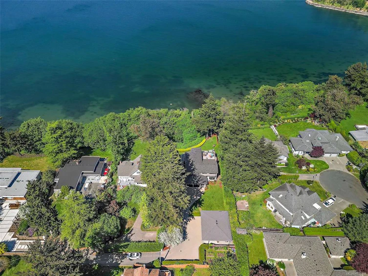 4561 Bissenden Place, Saanich, BC, V8N 3K5 - 3