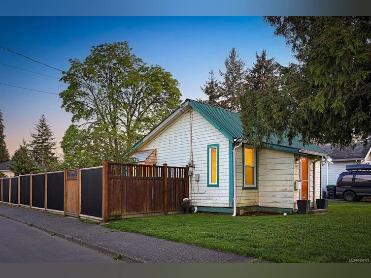 608 11th Street, Courtenay, BC, V9N 1T1 - 8