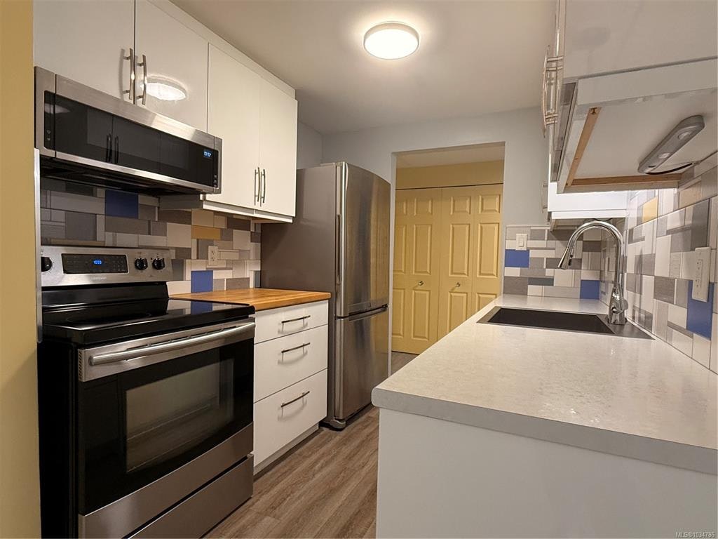 102-3277 Quadra Street, Saanich, BC, V8X 4W9