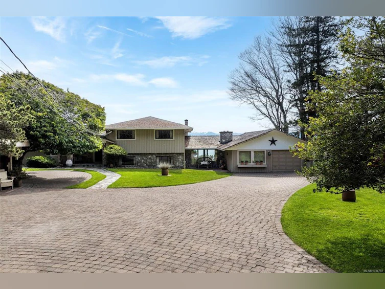 3035 Mcanally Road, Saanich, BC, V8N 1T3 - 22