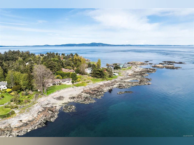 3035 Mcanally Road, Saanich, BC, V8N 1T3 - 50