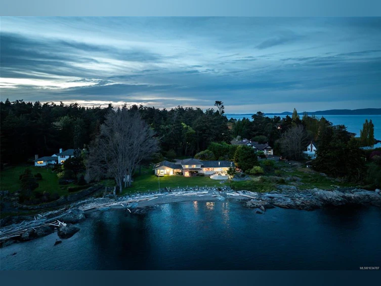 3035 Mcanally Road, Saanich, BC, V8N 1T3 - 16