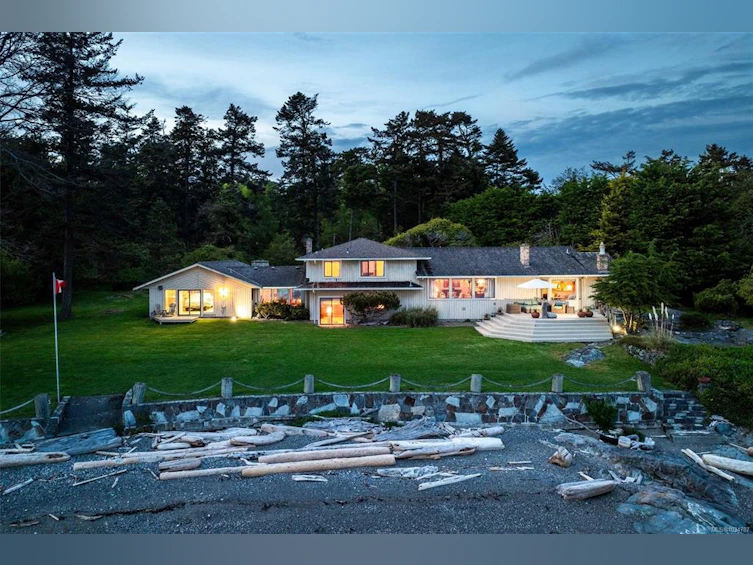 3035 Mcanally Road, Saanich, BC, V8N 1T3 - 12