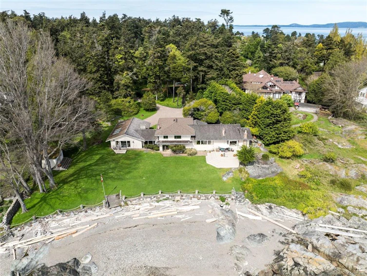 3035 Mcanally Road, Saanich, BC, V8N 1T3 - 2