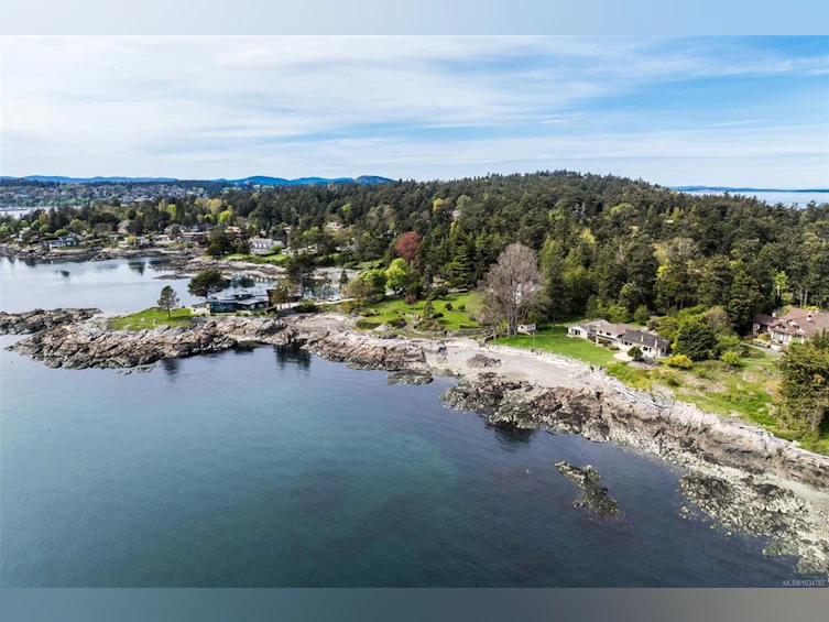 3035 Mcanally Road, Saanich, BC, V8N 1T3 - 51