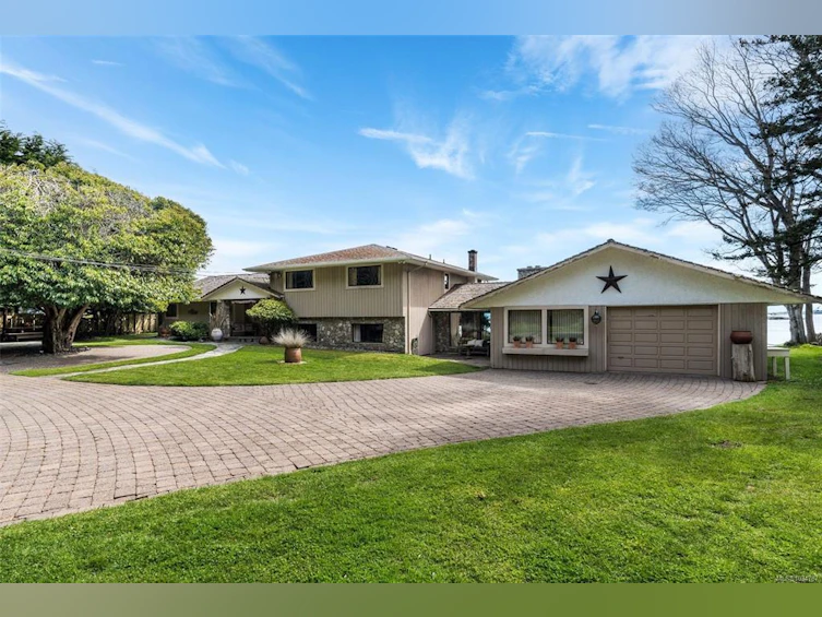 3035 Mcanally Road, Saanich, BC, V8N 1T3 - 20