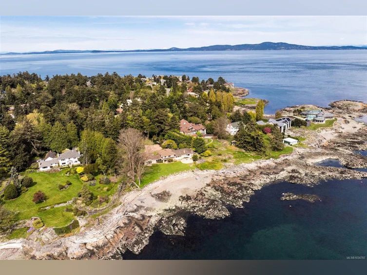 3035 Mcanally Road, Saanich, BC, V8N 1T3 - 55