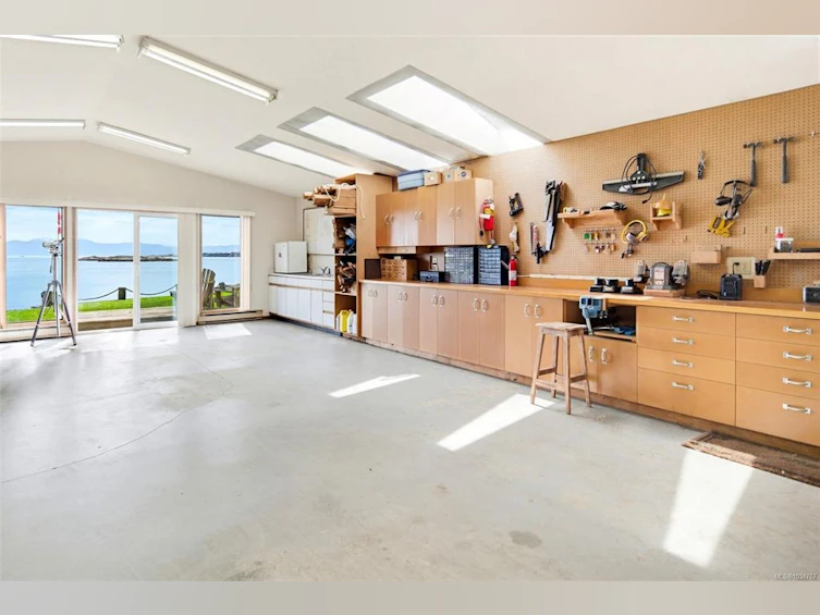 3035 Mcanally Road, Saanich, BC, V8N 1T3 - 80
