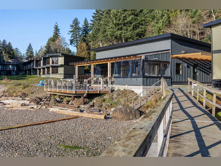 215-4305 Shingle Spit Road, Hornby Island, BC, V0R 1Z0 - 2