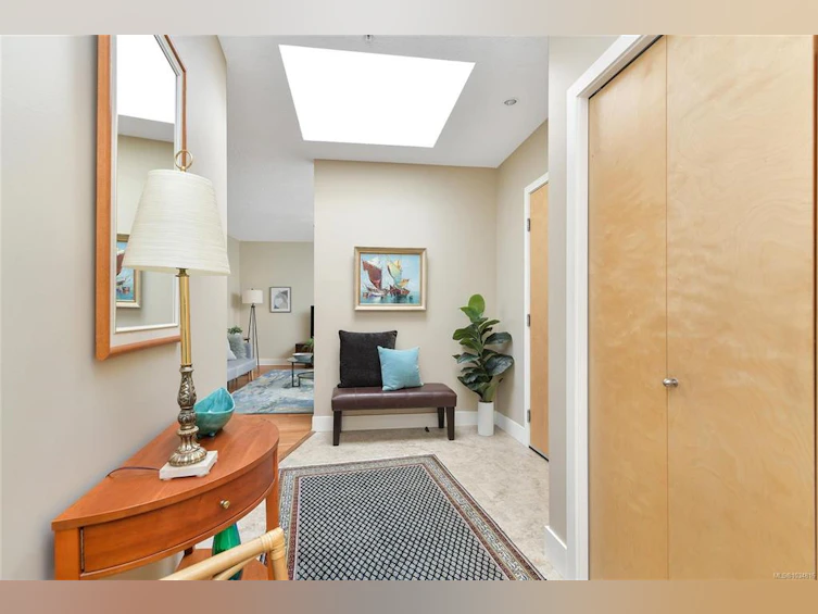 607-5332 Sayward Hill Crescent, Saanich, BC, V8Y 3H8 - 14