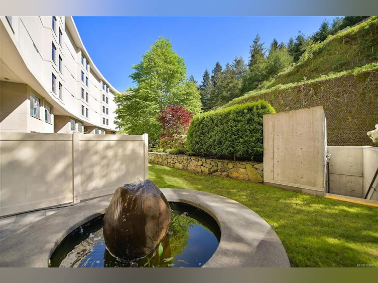 607-5332 Sayward Hill Crescent, Saanich, BC, V8Y 3H8 - 11