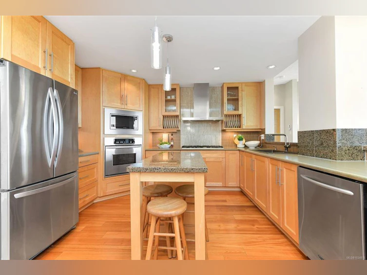 607-5332 Sayward Hill Crescent, Saanich, BC, V8Y 3H8 - 40