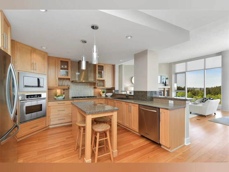 607-5332 Sayward Hill Crescent, Saanich, BC, V8Y 3H8 - 38
