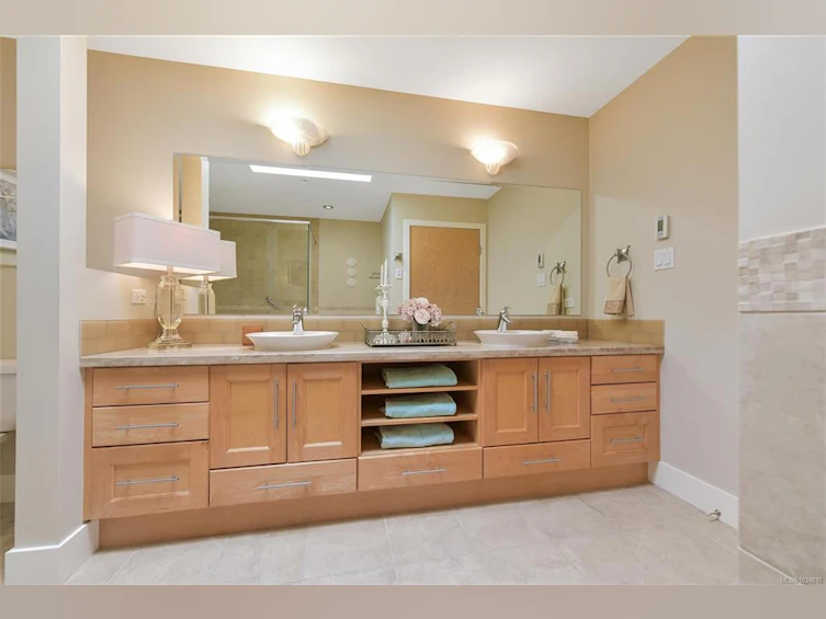607-5332 Sayward Hill Crescent, Saanich, BC, V8Y 3H8 - 55