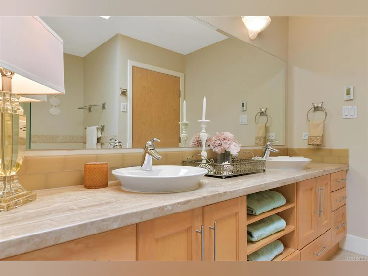 607-5332 Sayward Hill Crescent, Saanich, BC, V8Y 3H8 - 54