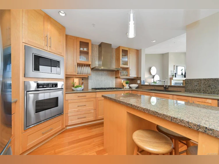 607-5332 Sayward Hill Crescent, Saanich, BC, V8Y 3H8 - 42