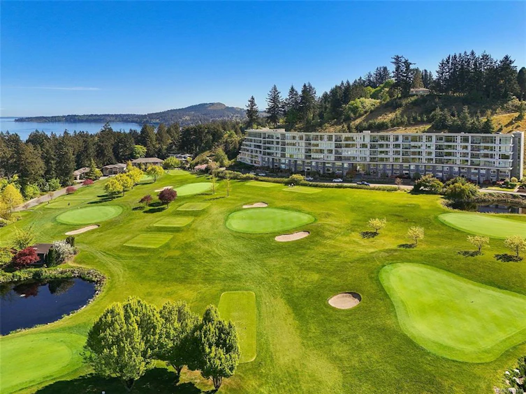 607-5332 Sayward Hill Crescent, Saanich, BC, V8Y 3H8 - 3