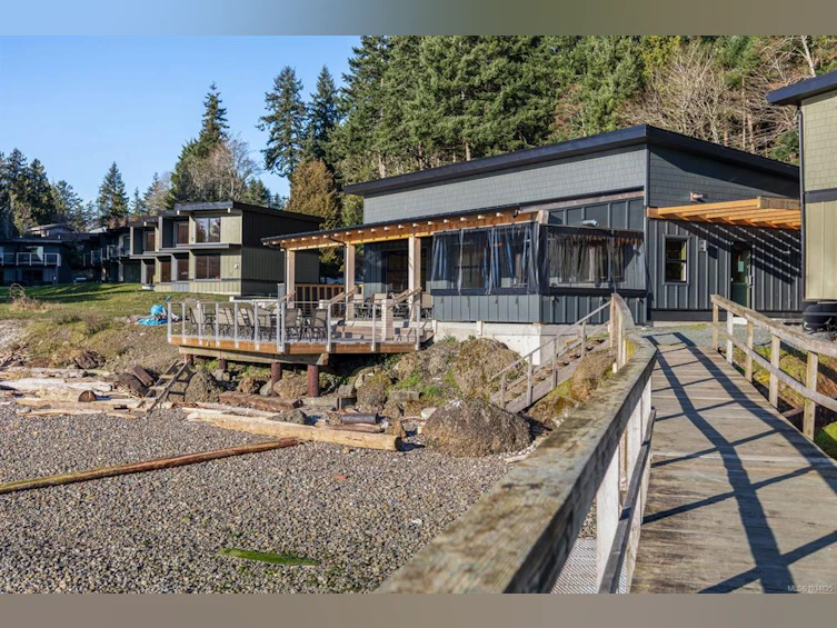 210-4305 Shingle Spit Road, Hornby Island, BC, V0R 1Z0 - 2