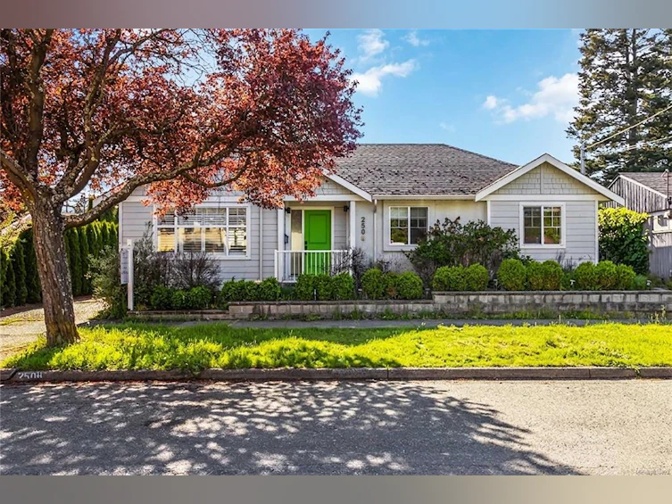 2508 Shakespeare Street, Victoria, BC, V8R 4G5
