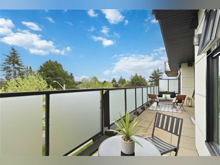 301-4000 Shelbourne Street, Saanich, BC, V8N 3E4 - 35