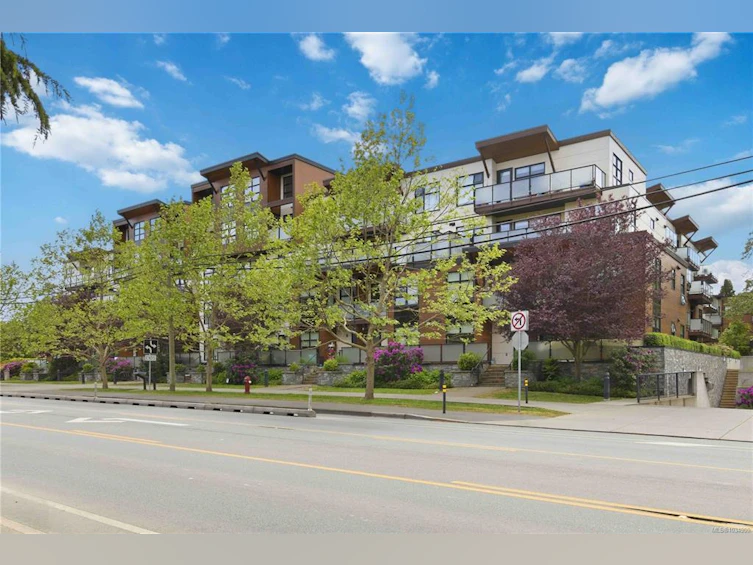 301-4000 Shelbourne Street, Saanich, BC, V8N 3E4 - 47