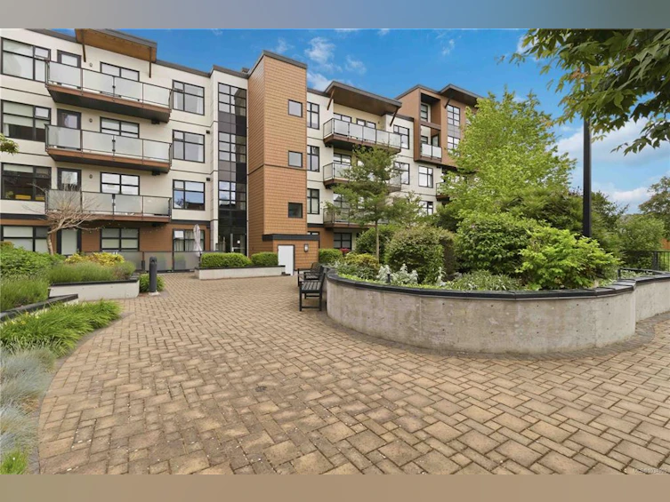 301-4000 Shelbourne Street, Saanich, BC, V8N 3E4 - 46