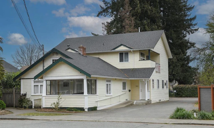 560 4th Street