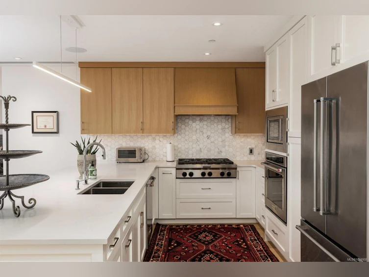 602-5388 Hill Rise Terrace, Saanich, BC, V8Y 3K3 - 10