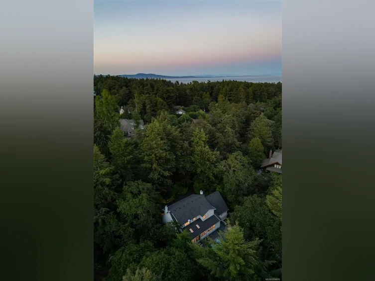 2861 Tudor Avenue, Saanich, BC, V8N 1L6 - 72