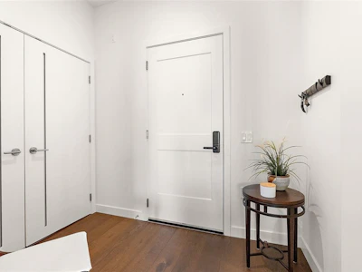 203-9570 Fifth Street - 4