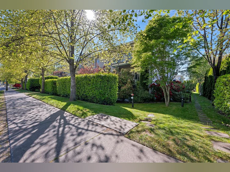 205-3160 Albina Street, Saanich, BC, V9A 1Z5 - 3