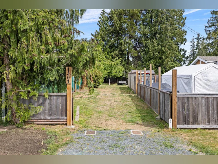 1307 Woodland Drive, French Creek, BC, V9P 1Z2 - 4