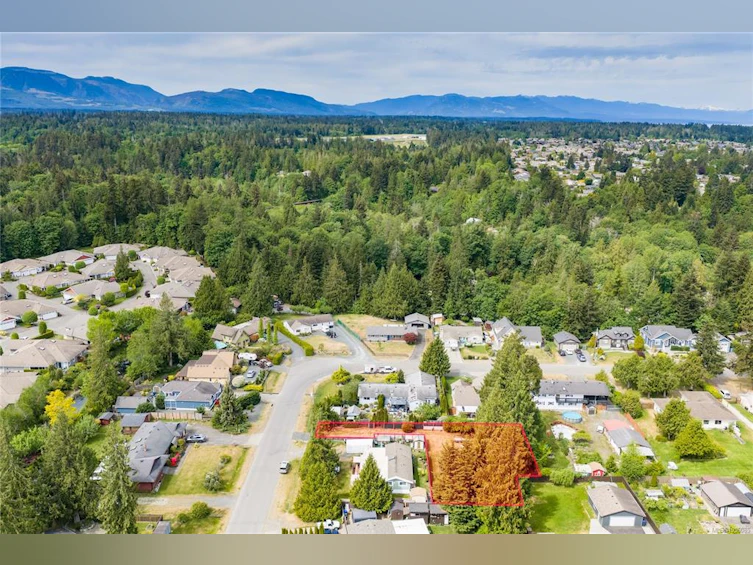1307 Woodland Drive, French Creek, BC, V9P 1Z2 - 11
