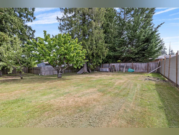 1307 Woodland Drive, French Creek, BC, V9P 1Z2 - 7