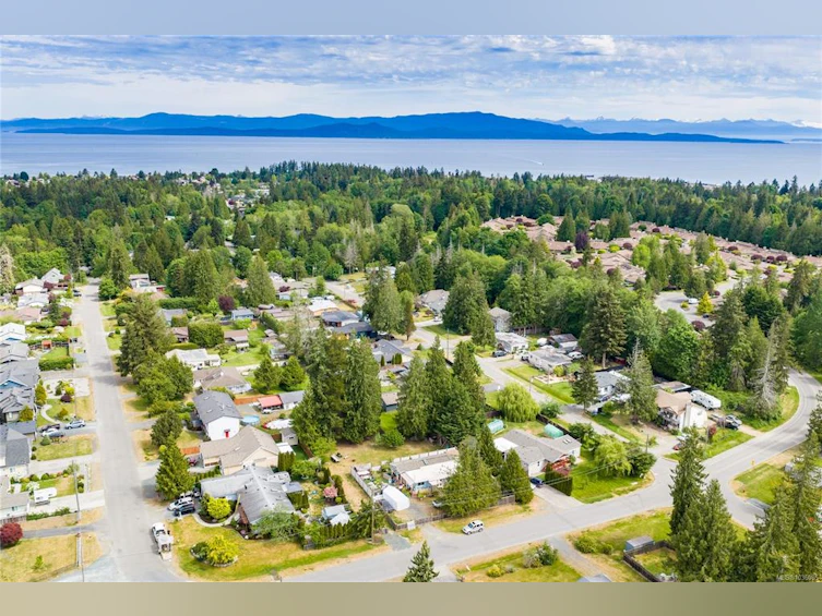 1307 Woodland Drive, French Creek, BC, V9P 1Z2 - 18