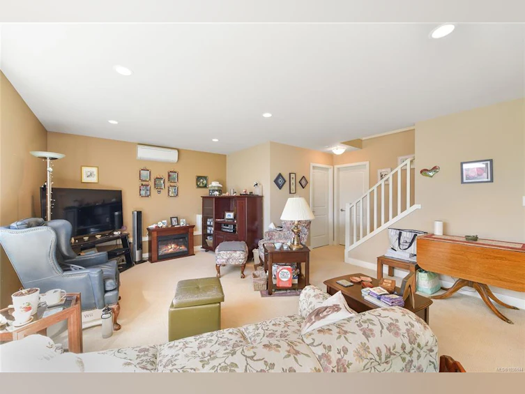 523 Caselton Place, Saanich, BC, V8Z 7Y5 - 33
