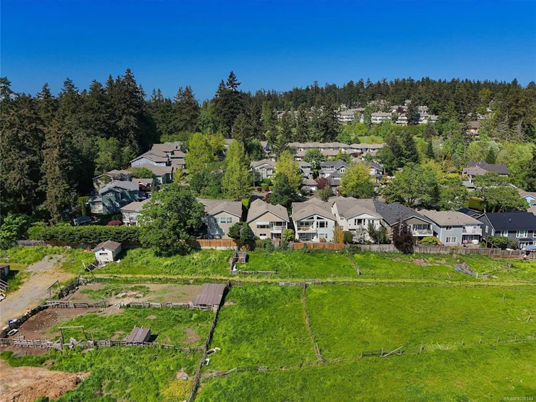 523 Caselton Place, Saanich, BC, V8Z 7Y5 - 52