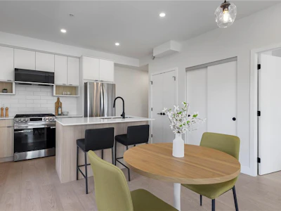421-2629 Millstream Road - 3