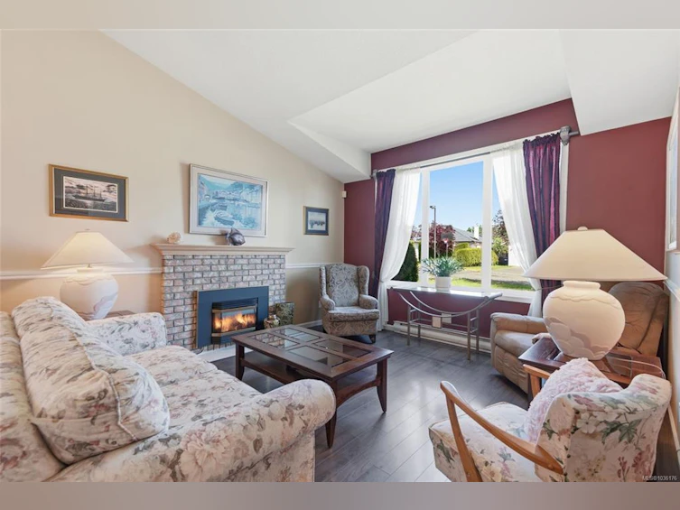 704 Ermineskin Avenue, Parksville, BC, V9P 2L4 - 2