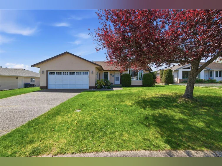 704 Ermineskin Avenue, Parksville, BC, V9P 2L4