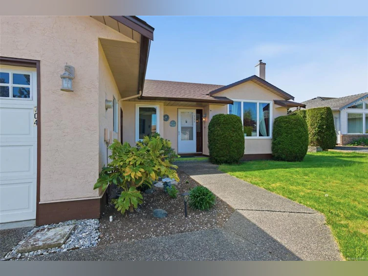 704 Ermineskin Avenue, Parksville, BC, V9P 2L4 - 12