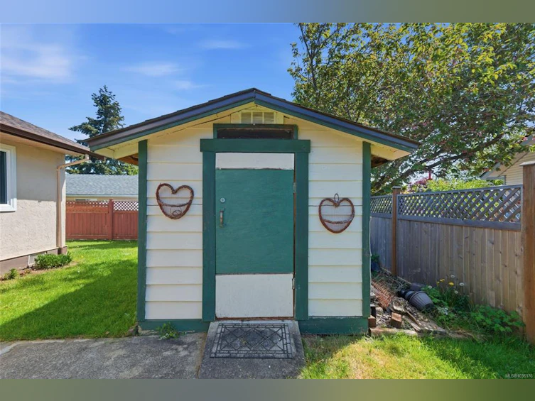 704 Ermineskin Avenue, Parksville, BC, V9P 2L4 - 28