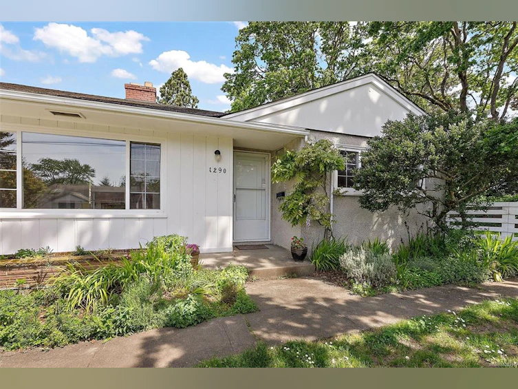 1290 Derby Road, Saanich, BC, V8P 1S8 - 3