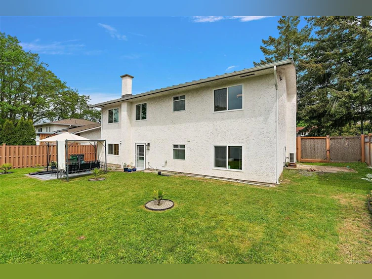 1645 San Juan Avenue, Saanich, BC, V8N 5G2 - 32