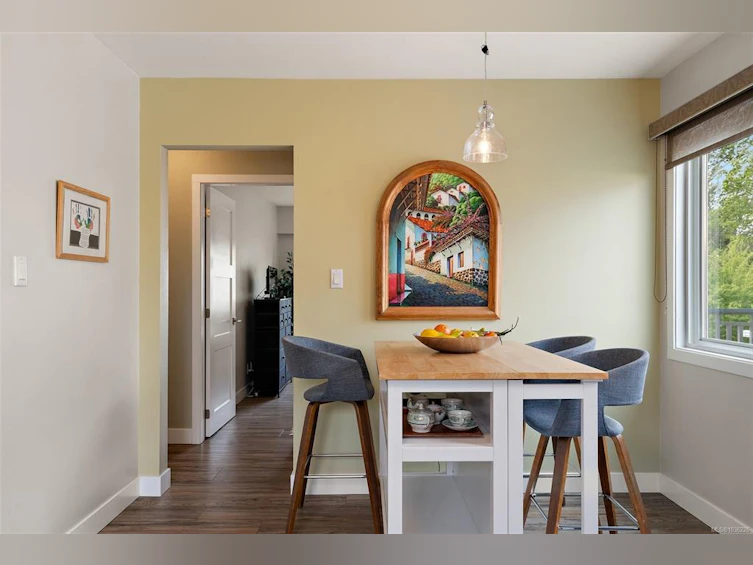 1645 San Juan Avenue, Saanich, BC, V8N 5G2 - 5