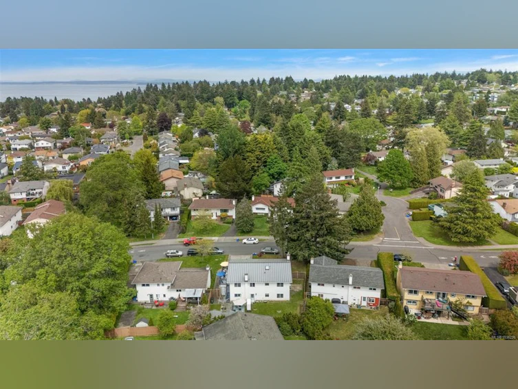 1645 San Juan Avenue, Saanich, BC, V8N 5G2 - 33