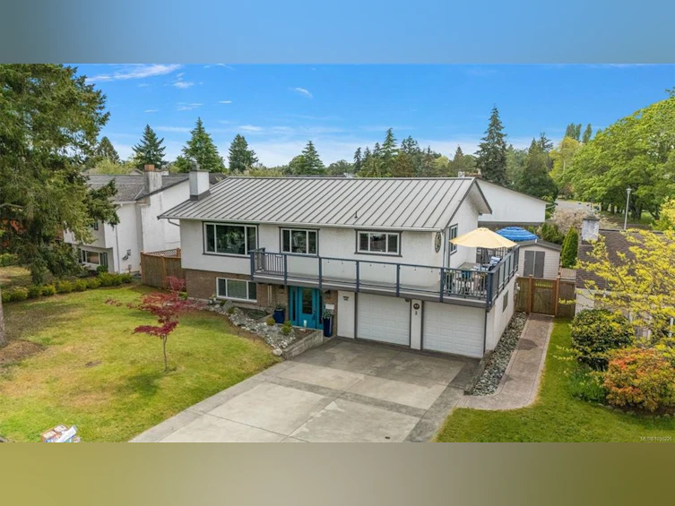 1645 San Juan Avenue, Saanich, BC, V8N 5G2
