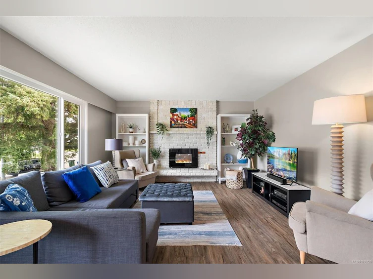 1645 San Juan Avenue, Saanich, BC, V8N 5G2 - 2