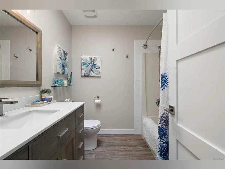 1645 San Juan Avenue, Saanich, BC, V8N 5G2 - 29